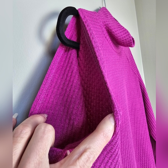 Attitudes by Renee Slit Shoulder Mock Neck Tunic in Wild Aster, Size Medium - Picture 6 of 9